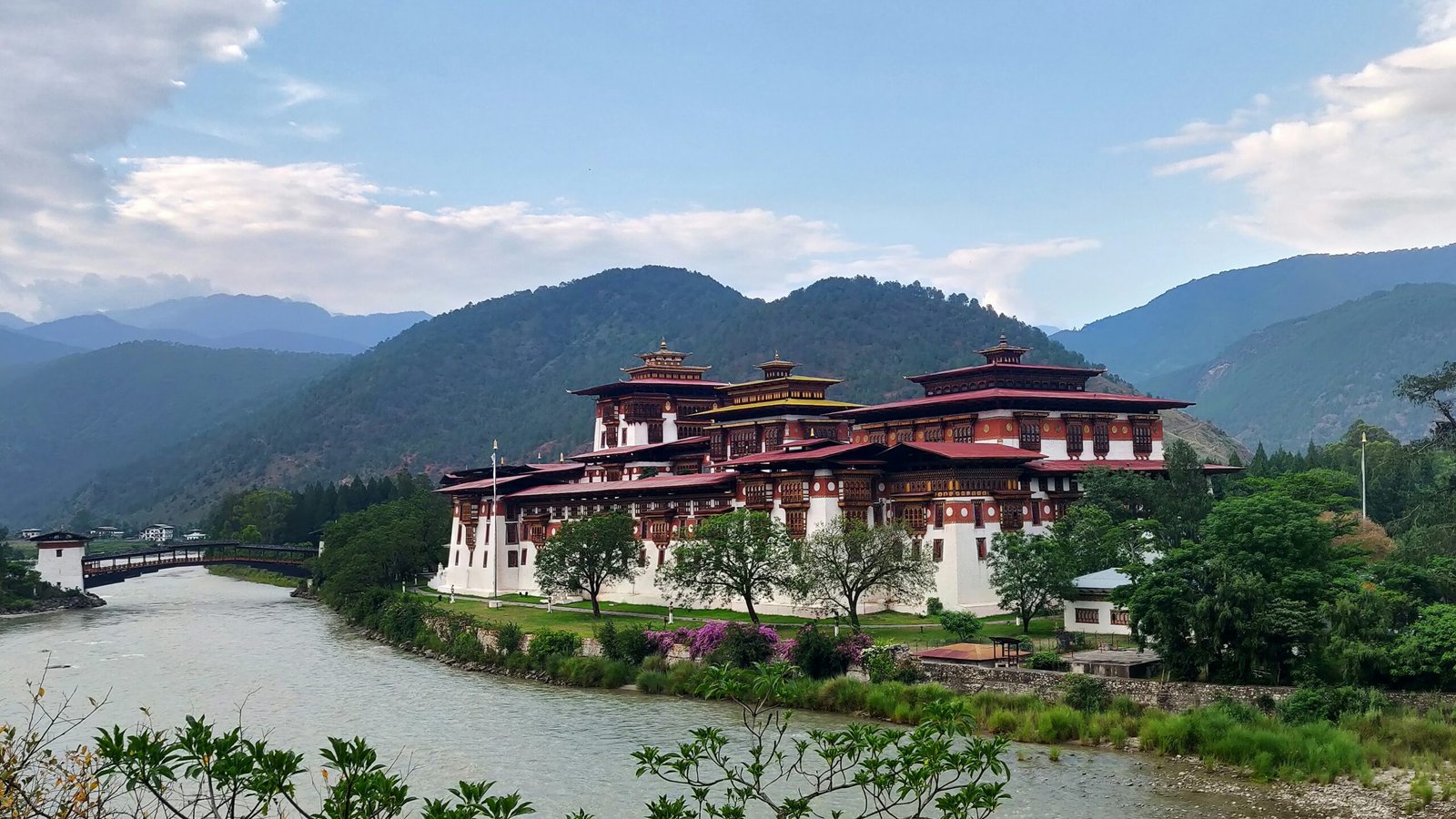 BHUTAN TOUR 09 NIGHTS / 10 DAYS 