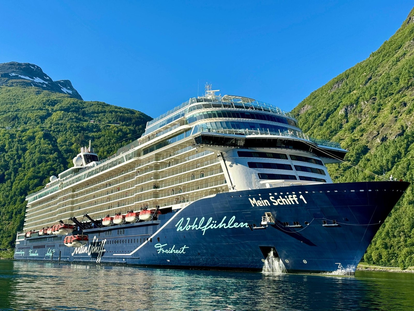 Resorts World Cruises